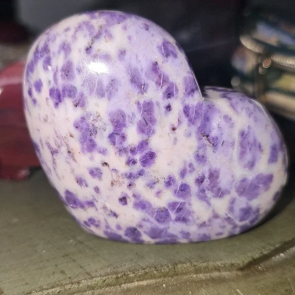 Purple Jade Heart-Shaped Stone - Picture 2 of 2